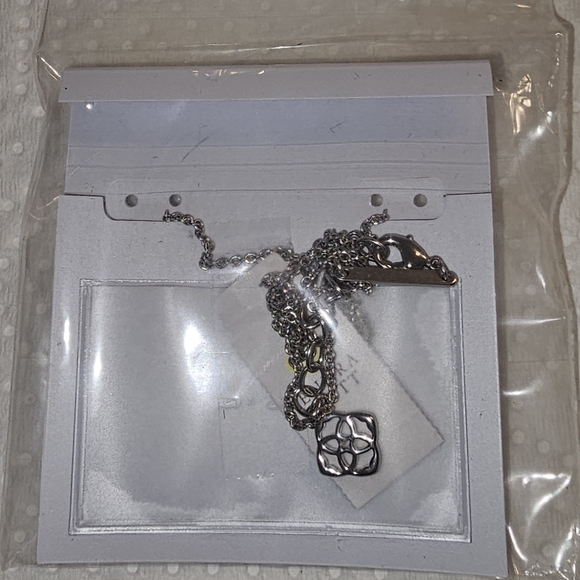 Kendra Scott. Elisa Elegant Silver and Pink Pendant Necklace. NWT. - Picture 4 of 7